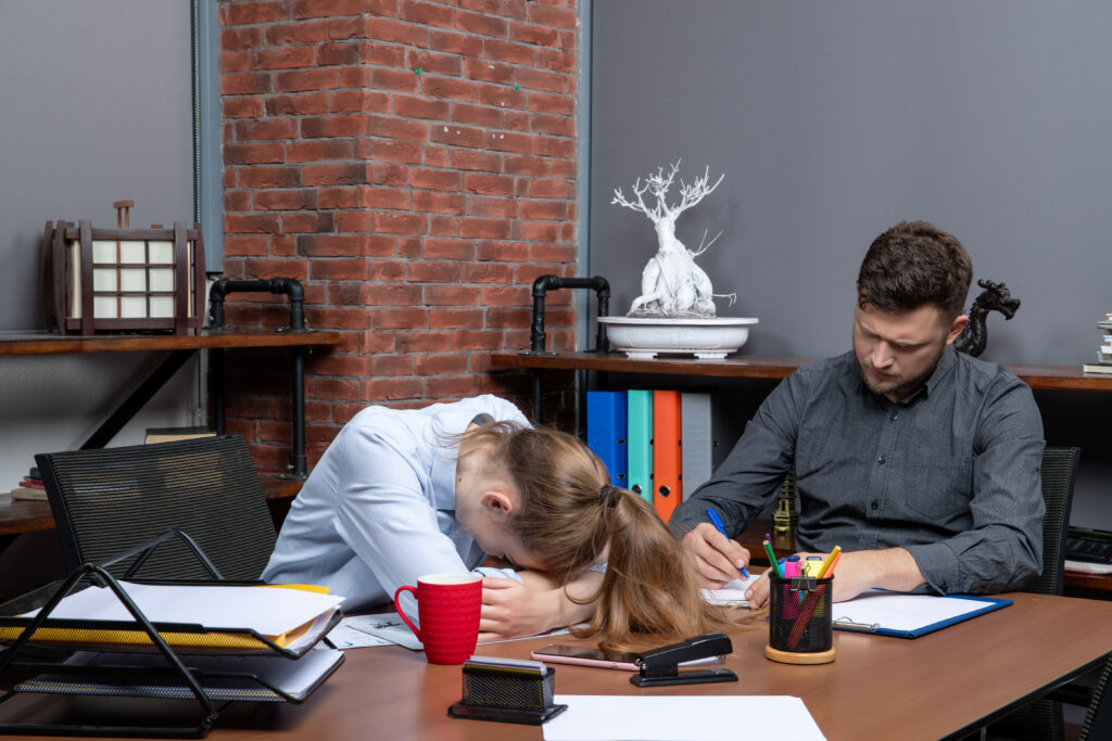 Comparison of emotional burnout and physical fatigue showing mental exhaustion versus body tiredness with different recovery needs.