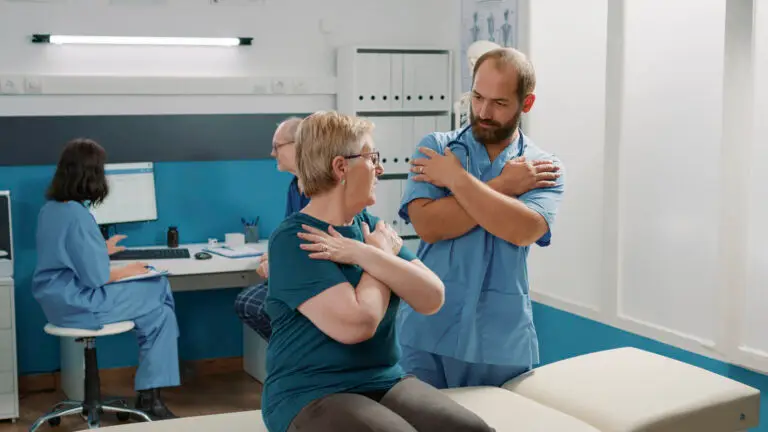 Seven Warnings Your Older Parent May Need Expert Physical Therapy
